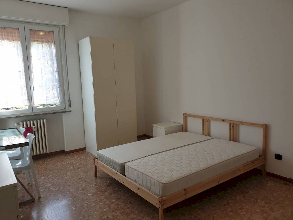 Camera da letto - Three-room apartment viale Alberto Pasini, 10, Parma (neighborhood Pablo) - photo 1