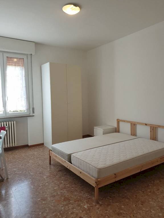 Camera da letto - Three-room apartment viale Alberto Pasini, 10, Parma (neighborhood Pablo) - photo 2