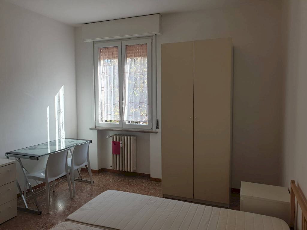 Camera da letto - Three-room apartment viale Alberto Pasini, 10, Parma (neighborhood Pablo) - photo 3
