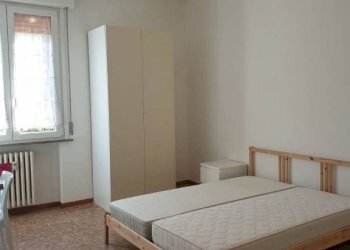 Camera da letto - Three-room apartment viale Alberto Pasini, 10, Parma (neighborhood Pablo) - photo 2