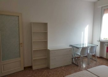 Camera da letto - Three-room apartment viale Alberto Pasini, 10, Parma (neighborhood Pablo) - photo 4