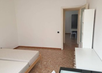 Camera da letto - Three-room apartment viale Alberto Pasini, 10, Parma (neighborhood Pablo) - photo 5