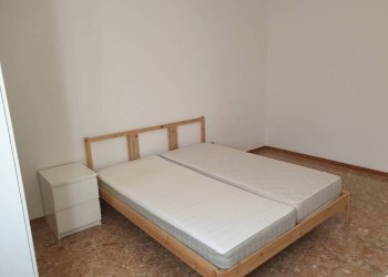 Camera da letto - Three-room apartment viale Alberto Pasini, 10, Parma (neighborhood Pablo) - photo 6