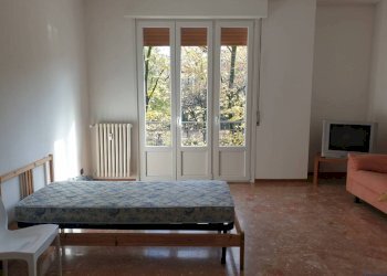 Camera da letto - Three-room apartment viale Alberto Pasini, 10, Parma (neighborhood Pablo) - photo 9