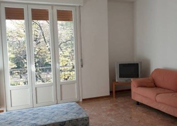 Salone - Three-room apartment viale Alberto Pasini, 10, Parma (neighborhood Pablo) - photo 12