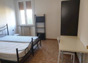 Camera da letto - Three-room apartment viale Alberto Pasini, 10, Parma (neighborhood Pablo) - photo 13