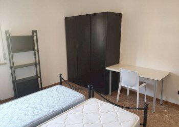 Camera da letto - Three-room apartment viale Alberto Pasini, 10, Parma (neighborhood Pablo) - photo 20