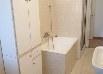 Bagno - Three-room apartment viale Alberto Pasini, 10, Parma (neighborhood Pablo) - photo 30