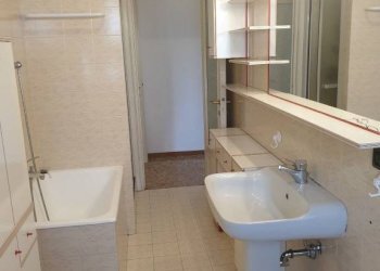 Bagno - Three-room apartment viale Alberto Pasini, 10, Parma (neighborhood Pablo) - photo 31