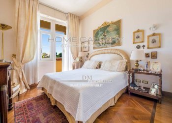 Camera da letto - Appartamento via Oreste De Gaspari, Genova (zona Albaro) - foto 26