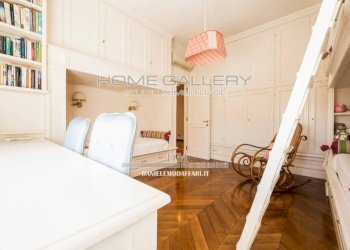 Camera da letto - Appartamento via Oreste De Gaspari, Genova (zona Albaro) - foto 31