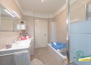 Bagno - Four-room apartment via Aldo Moro, La Loggia - photo 13