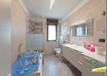 Bagno - Four-room apartment via Aldo Moro, La Loggia - photo 14