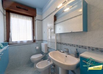 Bagno - Four-room apartment via Aldo Moro, La Loggia - photo 16