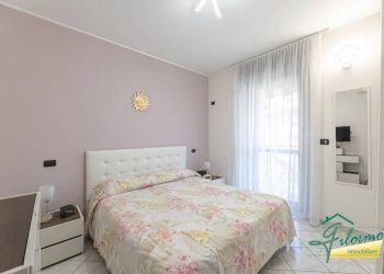 Camera da letto - Four-room apartment via Aldo Moro, La Loggia - photo 17