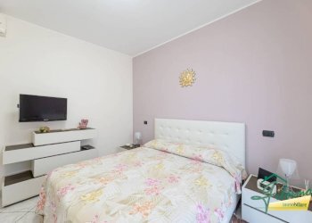 Camera da letto - Four-room apartment via Aldo Moro, La Loggia - photo 18