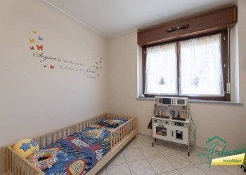 Camera da letto - Four-room apartment via Aldo Moro, La Loggia - photo 24