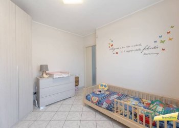 Camera da letto - Four-room apartment via Aldo Moro, La Loggia - photo 25