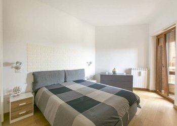 Camera da letto - Bilocale via di Villa Borghese, 26, Anzio - foto 12