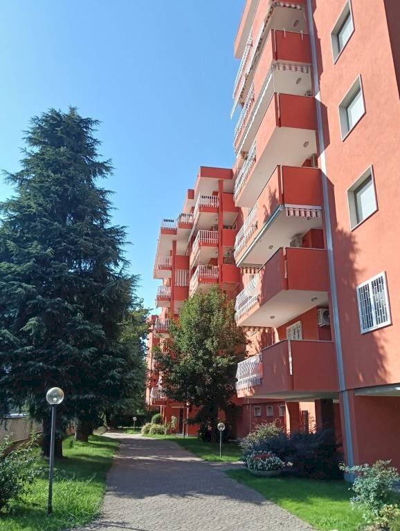 Cortile interno - Three-room apartment via Dante Alighieri, 101, Buccinasco - photo 2