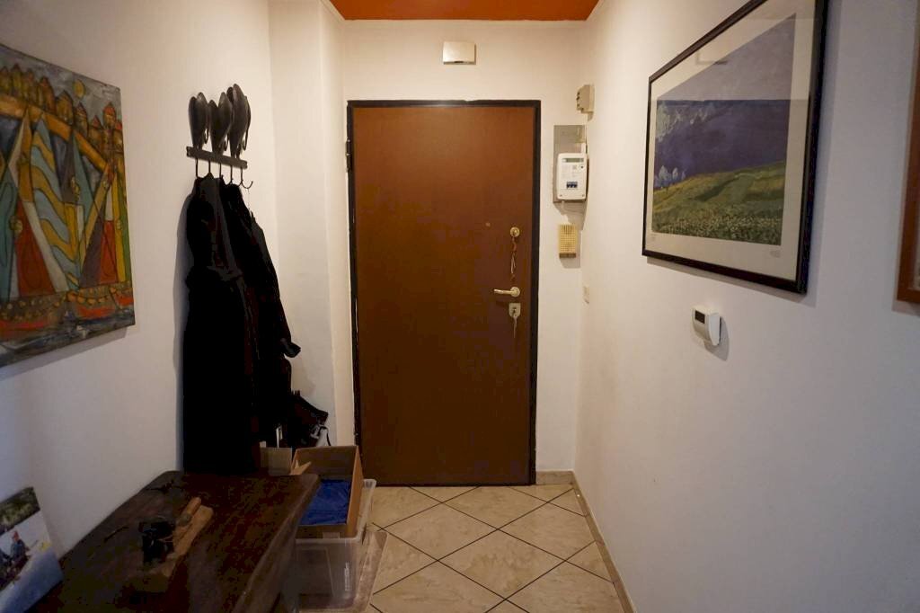 Ingresso - Trilocale via San Bartolomeo del Fossato, Genova (zona Sampierdarena) - foto 2