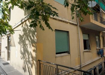 Facciata - Trilocale via San Bartolomeo del Fossato, Genova (zona Sampierdarena) - foto 20