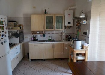 Cucina - Trilocale via San Bartolomeo del Fossato, Genova (zona Sampierdarena) - foto 5