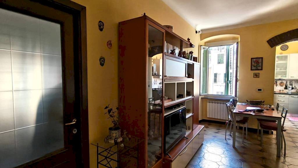 Sala da pranzo - Trilocale via Teresa Durazzo Pallavicini, Genova (zona Sampierdarena) - foto 3