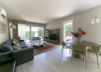 Salone - Four-room apartment via Privata Vincenzo Monti, 4, Carate Brianza - photo 4