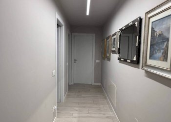 Corridoio - Four-room apartment via Privata Vincenzo Monti, 4, Carate Brianza - photo 20