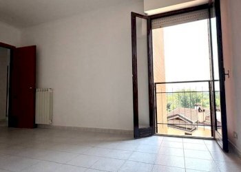 Cucina - Appartamento via Carlo Alberto Dalla Chiesa, Fara in Sabina - foto 8