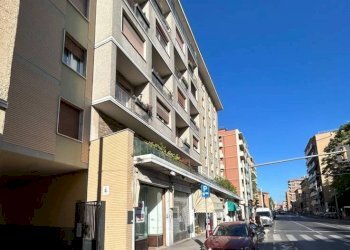 Facciata - Negozio via Augusto Murri, 49/l, Bologna (zona Murri) - foto 1