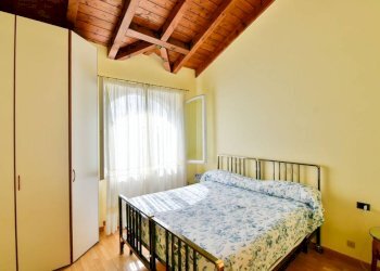 Camera da letto - Trilocale via Castelletti, 3, Ponte Lambro - foto 9