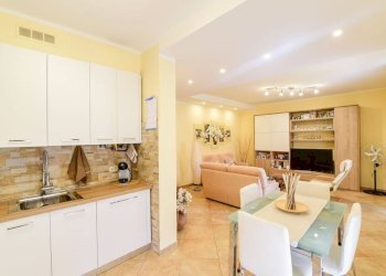 Cucina - Trilocale via Alcide De Gasperi, 7, Asso - foto 1