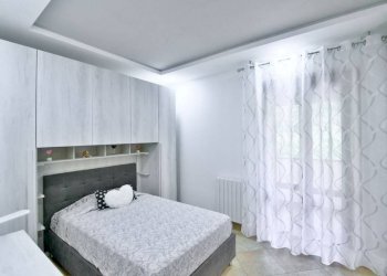 Camera da letto - Trilocale via Alcide De Gasperi, 7, Asso - foto 13