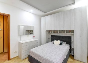 Camera da letto - Trilocale via Alcide De Gasperi, 7, Asso - foto 14