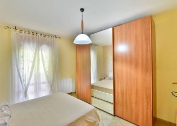 Camera da letto - Trilocale via Alcide De Gasperi, 7, Asso - foto 17