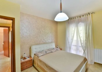 Camera da letto - Trilocale via Alcide De Gasperi, 7, Asso - foto 18