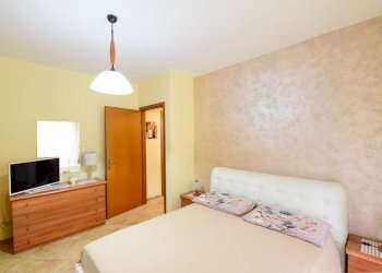 Camera da letto - Trilocale via Alcide De Gasperi, 7, Asso - foto 19