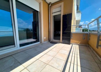 Terrazzo - Bilocale corso Alcide De Gasperi, 45, Cuneo (zona Donatello) - foto 12