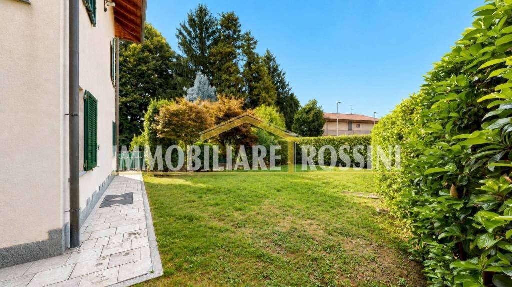 Giardino - Villa a Schiera via Costituzione, 8a, Buguggiate - foto 3