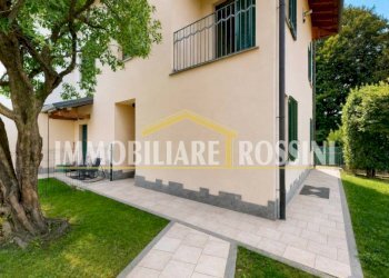 Facciata - Villa a Schiera via Costituzione, 8a, Buguggiate - foto 2