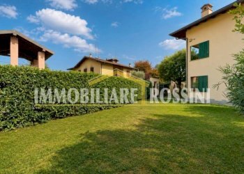 Giardino - Villa a Schiera via Costituzione, 8a, Buguggiate - foto 4