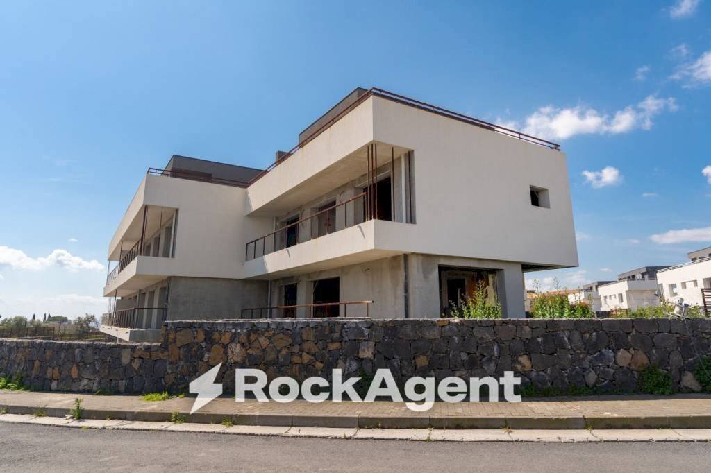Facciata - Villa a Schiera via Carrubbazza, San Gregorio di Catania - foto 3