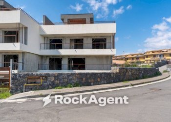 Facciata - Villa a Schiera via Carrubbazza, San Gregorio di Catania - foto 2