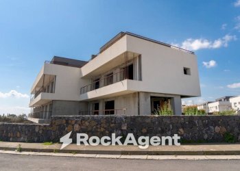 Facciata - Villa a Schiera via Carrubbazza, San Gregorio di Catania - foto 3