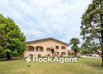 Giardino - Villa via Giacomo Leopardi, 42, Correzzola - foto 2