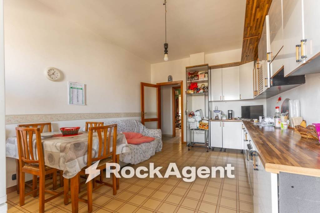 Cucina - Three-room apartment via G. Lembo 11, Bari (neighborhood Santo Spirito) - photo 3