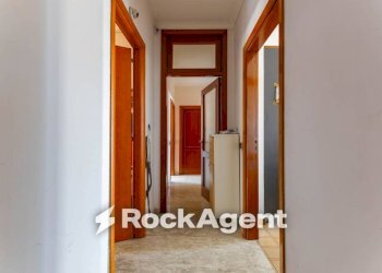 Corridoio - Three-room apartment via G. Lembo 11, Bari (neighborhood Santo Spirito) - photo 14