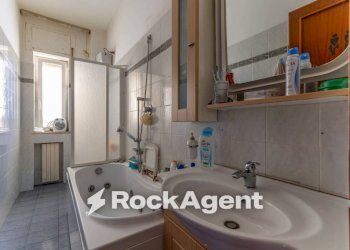 Bagno - Three-room apartment via G. Lembo 11, Bari (neighborhood Santo Spirito) - photo 16